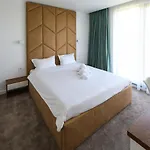 Graffit Luxury 招待所 4*