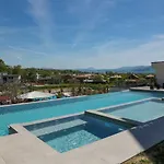 Graffit Luxury 4* 奥格尼亚诺沃